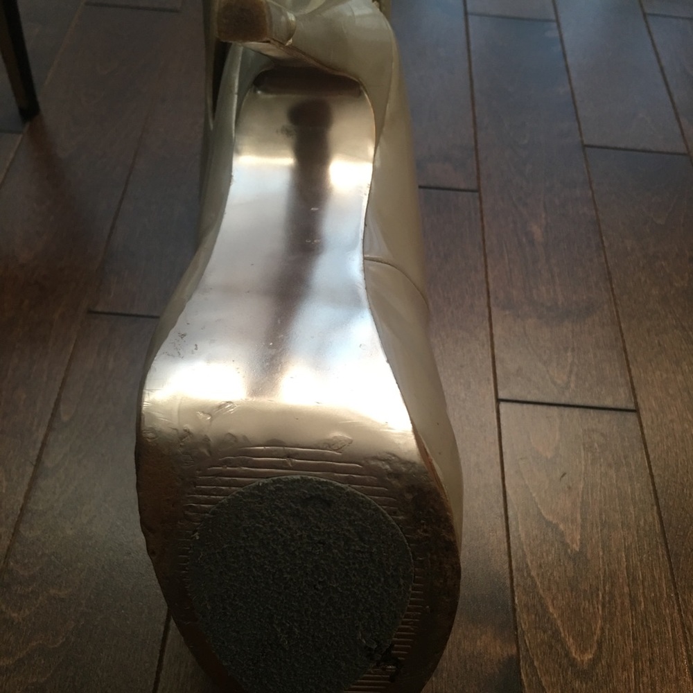 Heels - Picture 4 of 4